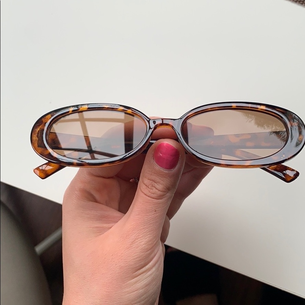 Leopard Oval Sunglasses - Picture 4 of 4